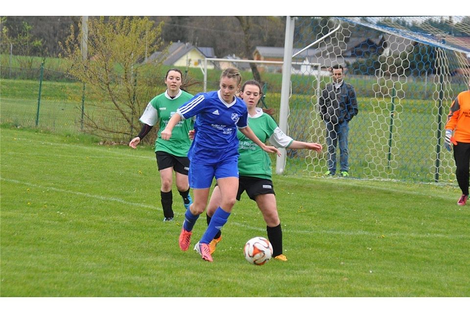 Der FC Bergham holte den ersten Punkt der Saison im Heimspiel gegen die SG Ursensollen/Illschwang. Foto: sag Der FC Bergham holte den ersten Punkt der Saison im Heimspiel gegen die SG Ursensollen/Illschwang. Foto: sag