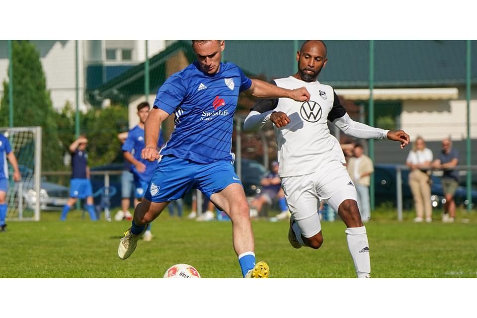 Für die SG Niederbiel um Cedrik Held (l.) gibt es zunächst keine Zukunft in der Fußball-A-Liga Wetzlar. Der Verein zieht sein Team aus Wetzlars höchster Spielklasse zurück und hofft auf einen Neuanfang in der C-Liga. (Archivbild) © Isabel Althof Für die SG Niederbiel um Cedrik Held (l.) gibt es zunächst keine Zukunft in der Fußball-A-Liga Wetzlar. Der Verein zieht sein Team aus Wetzlars höchster Spielklasse zurück und hofft auf einen Neuanfang in der C-Liga. (Archivbild) © Isabel Althof