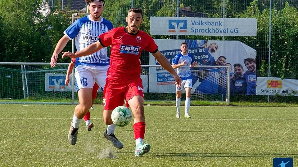 Die TSG Sprockhövel (in Rot) und der FC Brünninghausen streben zurück in die Oberliga. Am Ende wird wohl nur eine Mannschaft aufsteigen dürfen, da die Vizemeister voraussichtlich wieder keine Aufstiegsrunde bestreiten werden.