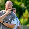 Nachdenklich: der Deisenhofner Trainer Andreas Pummer nach der 2:4-Niederlage beim TSV Landsberg.