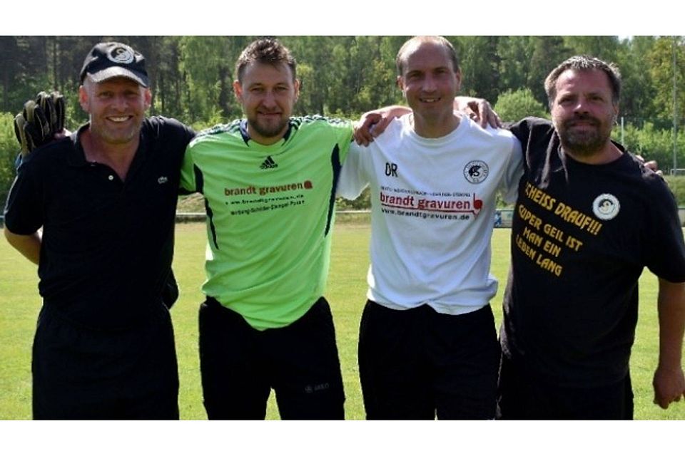 Die Männertrainer des TuS waren allesamt für die „Dritte“ im Einsatz: Torsten Pohl (von links), Philipp Holzhauer, Oliver Richter und André Wetzel  ©Stefan Zwahr