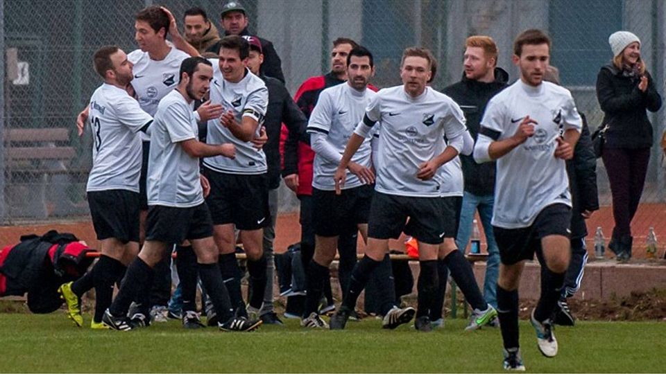 Nach 131 Tagen durften die Spieler des FC Weisweil wieder über einen Sieg jubeln | Foto: Ingo Umhauer