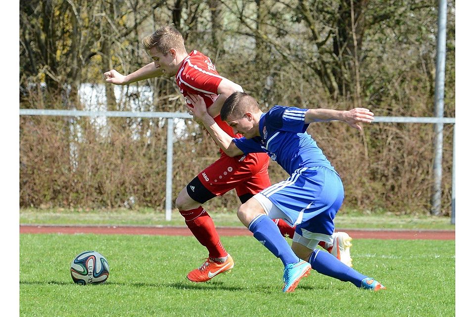 Mindestens eine Nummer zu groß war der TSV Rain für die jungen Hachinger (in blau). Mit 0:11 ging die Profireserve unter und ist in der momentanen Verfassung nicht konkurrenzfähig. F: Meier