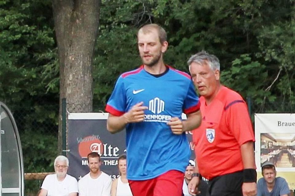 Akute Personalnot: Mittenwalds neuer Trainer Maximilian Tauwald steht gegen den SV Krün selbst auf dem
Feld, kann die Niederlage aber nicht verhindern.