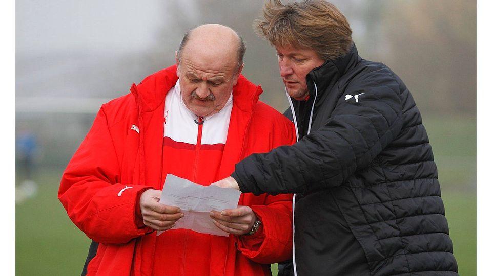 Thomas Münch (r.) in der Spielvorbereitung mit seinem Co.-Trainer Harald Hambrecht. F: Pfeifer