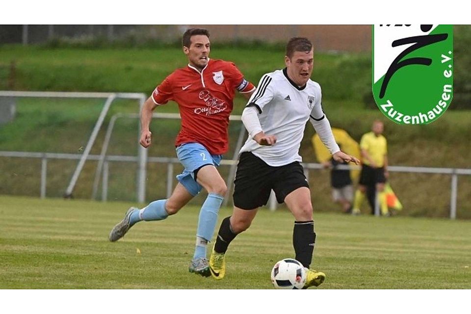 Julian Keitel (weiß) ist nächste Saison für den Verbandsligisten FC Zuzenhausen am Ball. F: Lörz