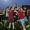 Da ist das Ding! SCG-Spieler bejubeln in Forchheim die Meisterschaft.