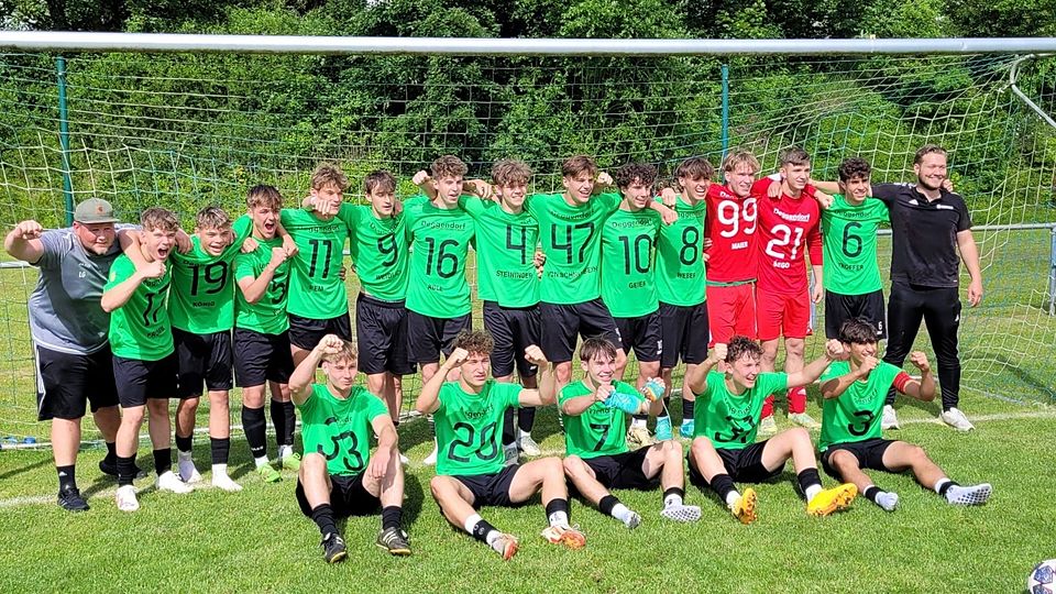 Die U17 der SpVgg GW Deggendorf ist in die Bayernliga aufgestiegen 