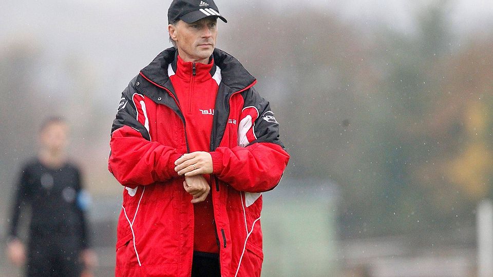 Rainer Gerlitz arbeitet mit seinem Team am Klassenerhalt. F: Rödel