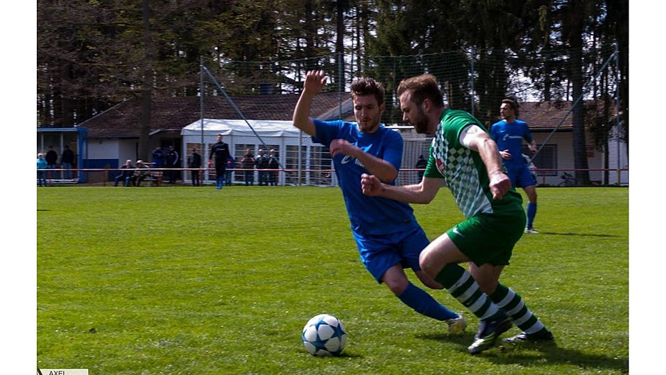 Limbach (blau) erkämpfte sich ein 3:3 gegen Wallufs Zweite. Archivbild: Lettmann