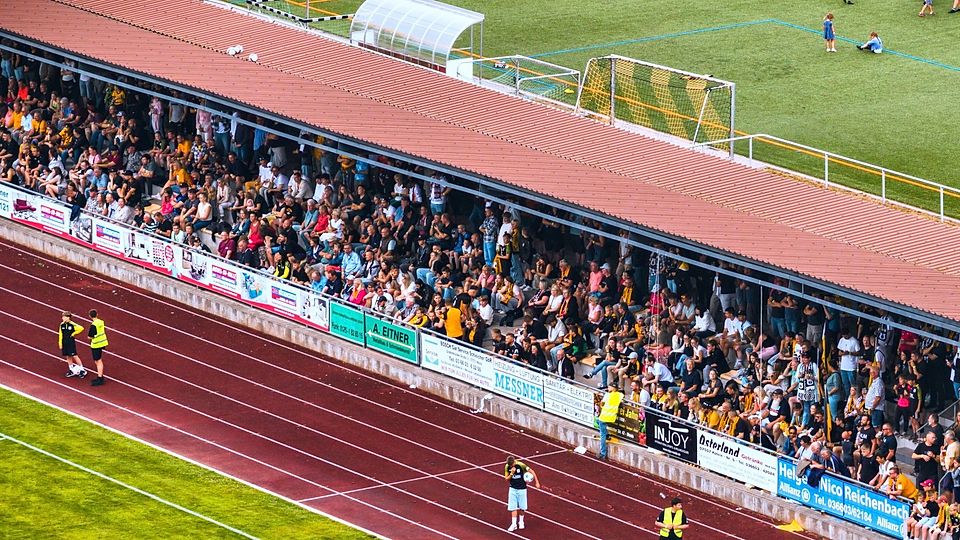 Über 3000 Zuschauer begrüßte der FC Thüringen Weida beim Aufeinandertreffen gegen Zweitligist SG Dynamo Dresden.