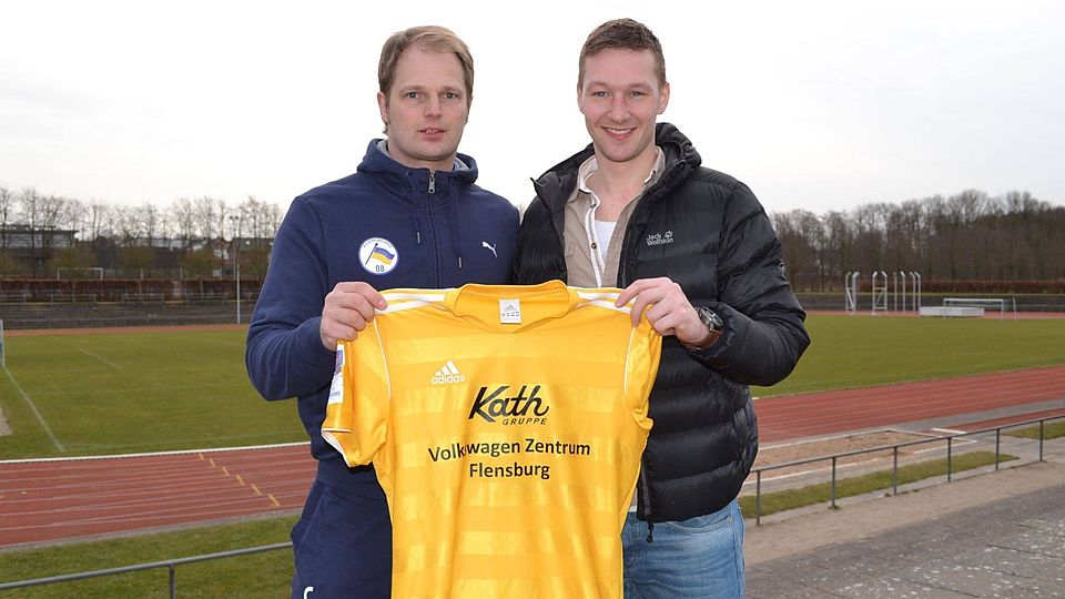 Neu bei 08: Torwart Dennis Emken (re.), hier mit Trainer Torsten Böker.