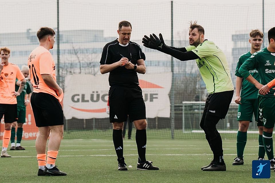 Historisch, aber auch umstritten: Die Rote Karte gegen Wismut-Keeper Christoph Haase.
