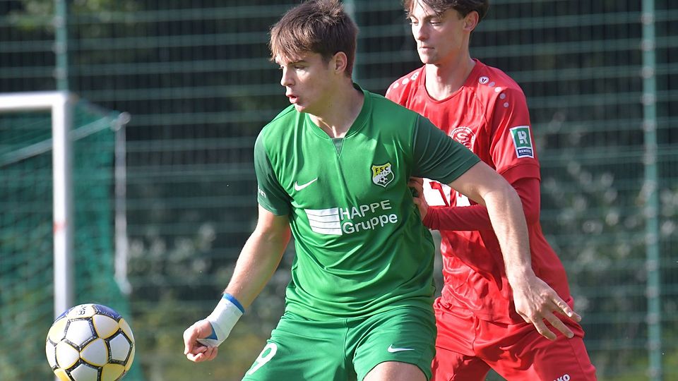 Christoph Linnemann (l.) erzielt beim 4:0-Erfolg des FSC Rheda über Borussia Emsdetten alle vier Tore.