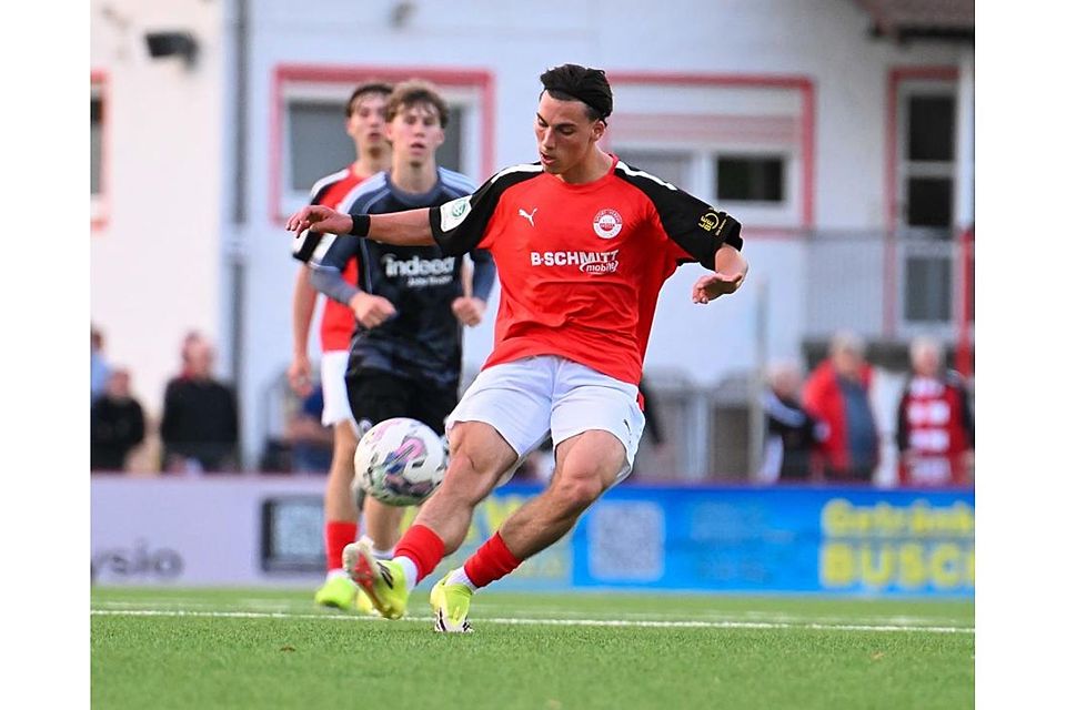 Panagiotis Kagkarakis spielte mit der U19 von RW Walldorf eine tolle Runde - auch wenn es am Ende nicht zum Verbleib in der DFB-Nachwuchsliga reichte. Im Hessenpokal-Halbfinale gelang ein 4:3 über die Eintracht.r Panagiotis Kagkarakis spielte mit der U19 von RW Walldorf eine tolle Runde - auch wenn es am Ende nicht zum Verbleib in der DFB-Nachwuchsliga reichte. Im Hessenpokal-Halbfinale gelang ein 4:3 über die Eintracht.r