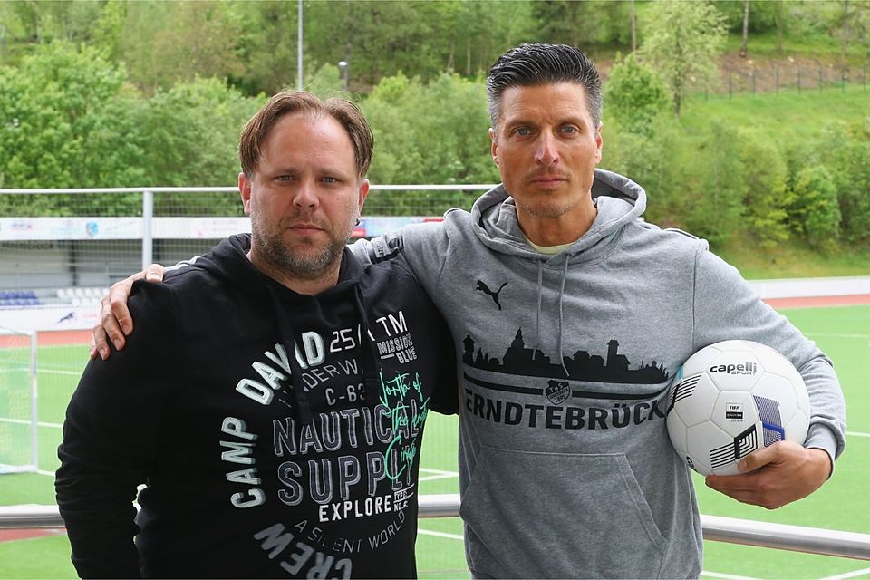 Erndtebrücks Sportlicher Leiter Holger Lerch (links) mit Mounir Saida.