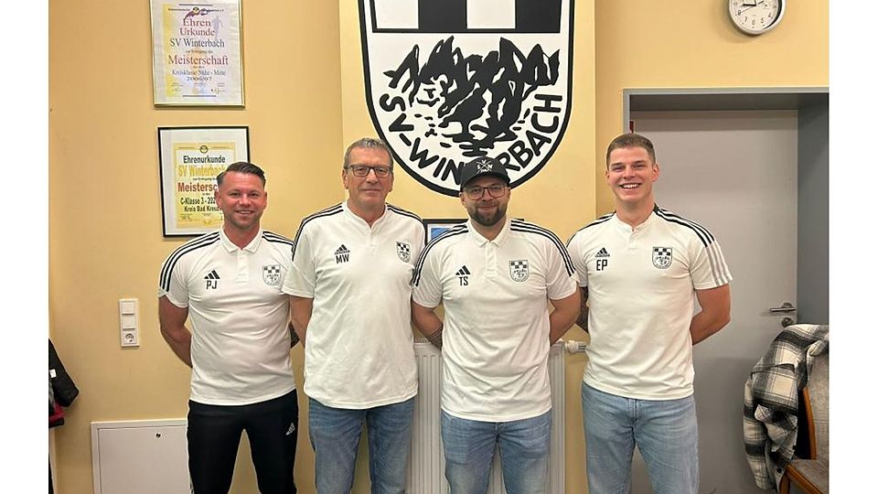 Das Trainerteam des SV Winterbach (von links nach rechts): Co-Trainer Patrick Jungblut, Torwarttrainer Michael Wurmehl, Chefcoach Torben Scherer und Torjäger Elias Pfenning, der zum spielenden Co-Trainer aufsteigt. 	Foto: Michael Höft/SV Winterbach