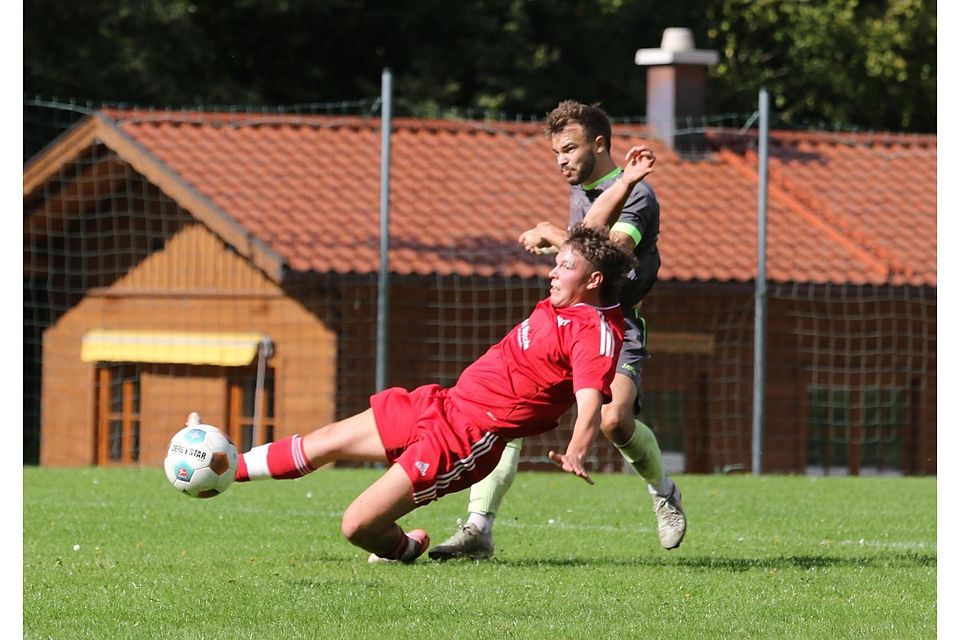 Für die Glanzlichter zuständig: Michael Scharpf (hinten) überzeugte als Vorbereiter und Torschütze beim Sieg der SG über Bichl.