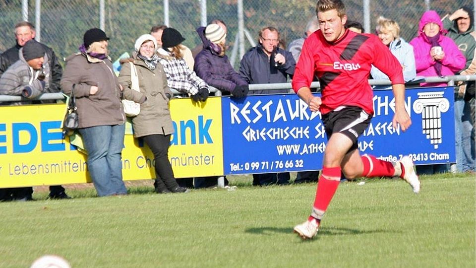 Der FC Chammünster, hier im Bild Sebastian Stockerl, gilt als Aufstiegsfavorit in der Kreisklasse Ost. Foto: Groitl
