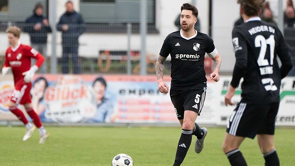 Ein Traumtor von Abwehrchef Patrick Storb (Heider SV) zum 3-1 beendet die Begegnung gegen Preußen Reinfeld.