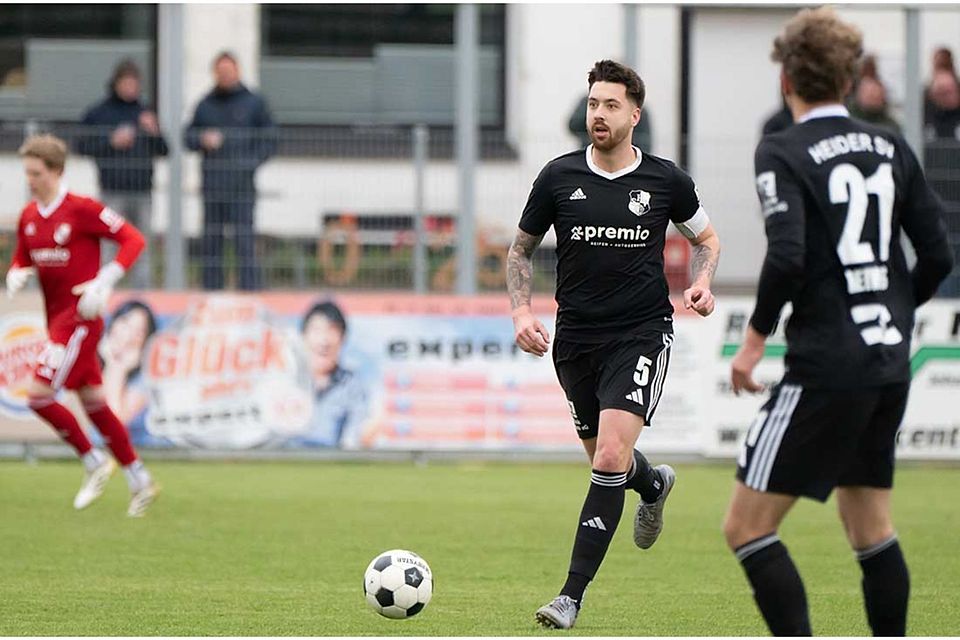 Ein Traumtor von Abwehrchef Patrick Storb (Heider SV) zum 3-1 beendet die Begegnung gegen Preußen Reinfeld.