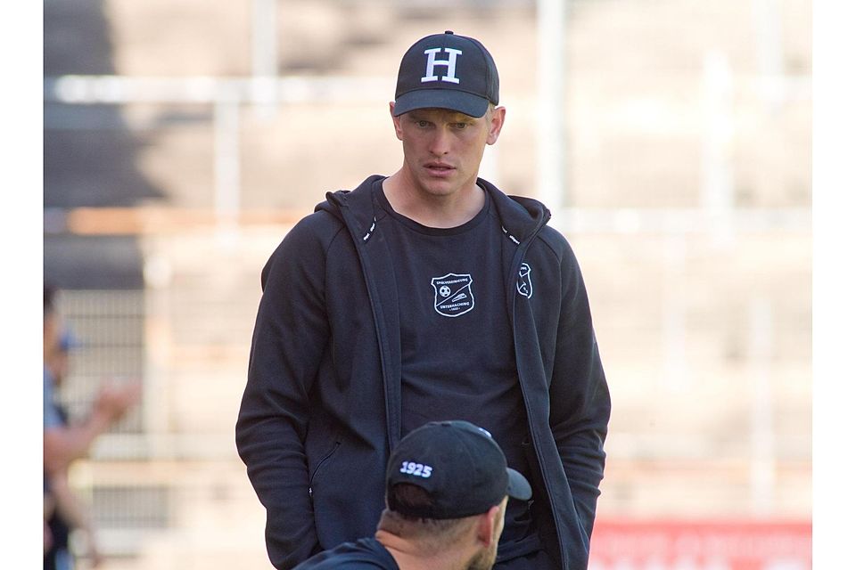 spvgg unterhaching, rot, gegen fc memmingen, 02.05.2026 sven bender
