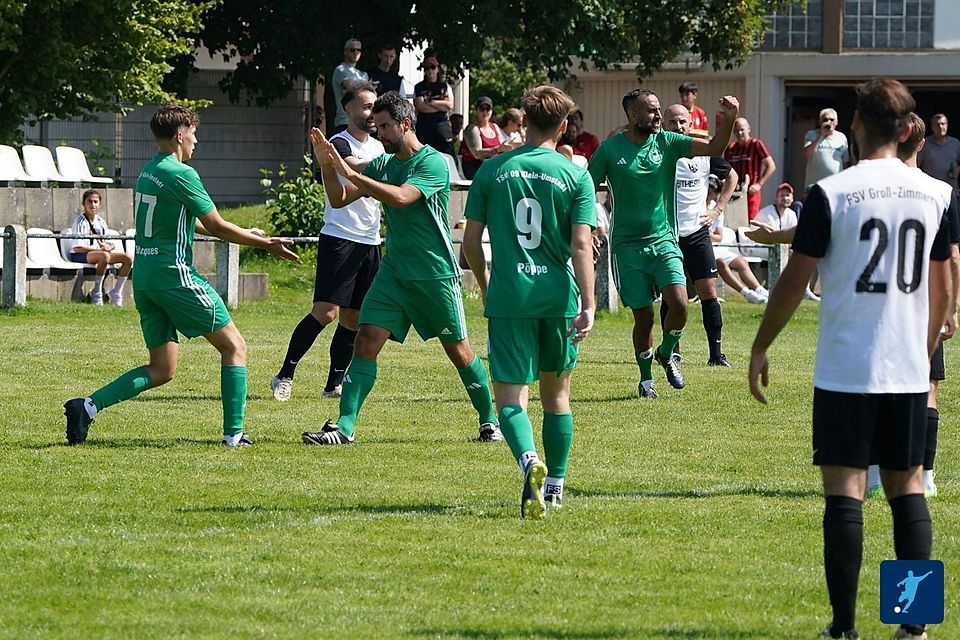 Darf der TSV Klein-Umstadt (grüne Trikots) an diesem Spieltag jubeln? Sollte das Topduell Remis enden, steht der TSV - bei gleichzeitigem Sieg über Kellerkind SG Klingen - auf dem ersten Tabellenplatz. 