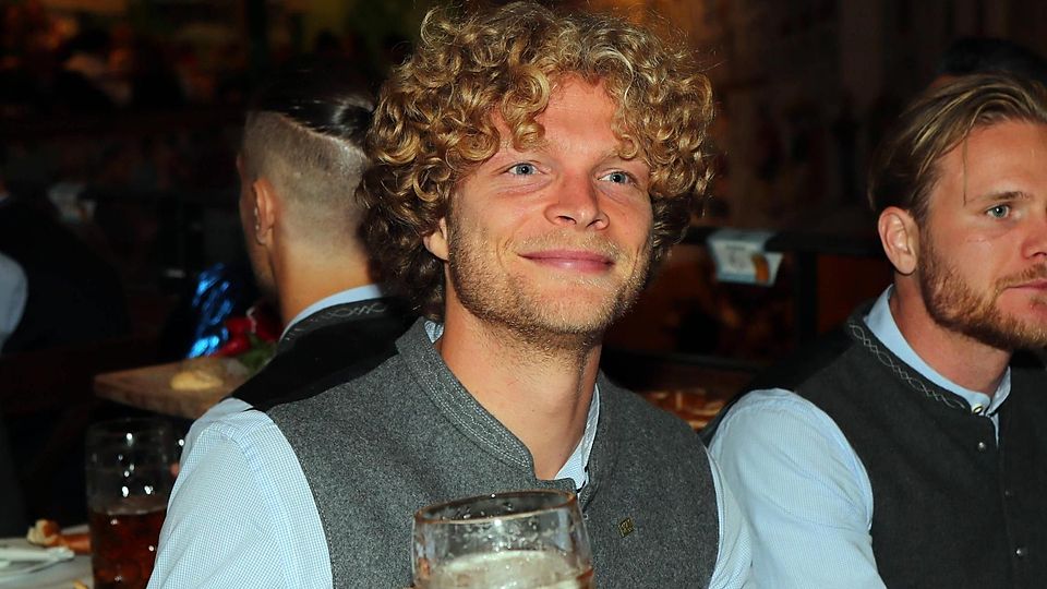 1860-Kapitän Jesper Verlaat mit Wiesn-Mass.