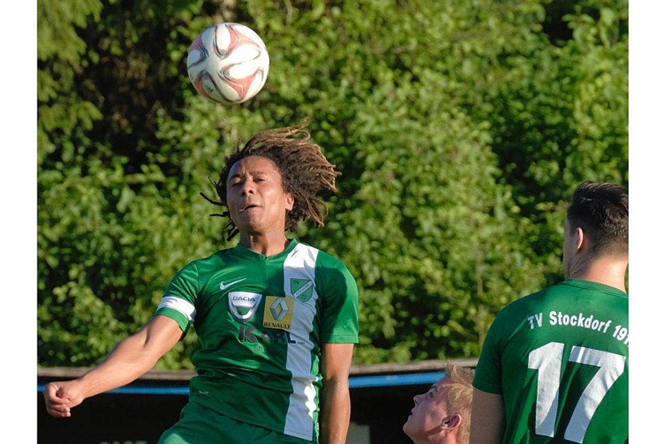 Saisonauftakt geglückt: Clyde Glispie (l.) und der TV Stockdorf schlugen den TSV Pentenried mit 2:1. Foto: svj