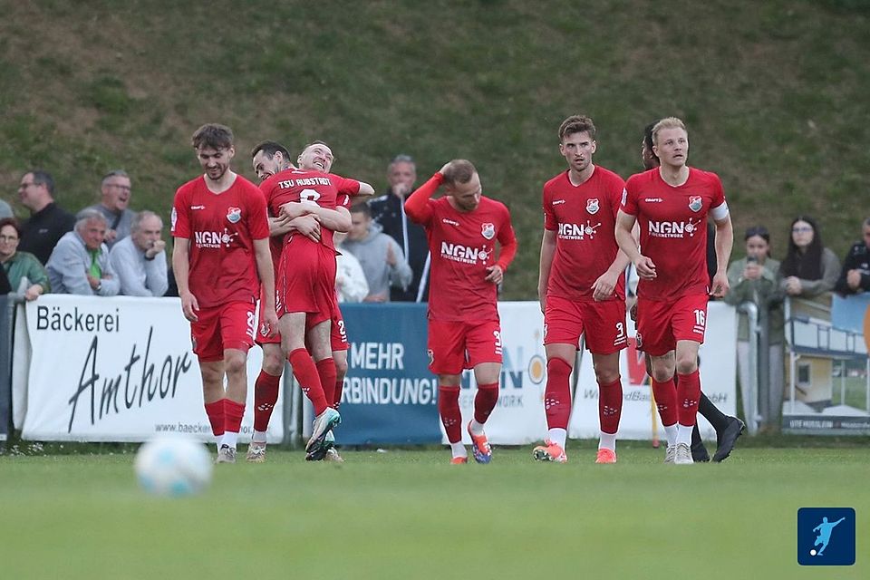 Freude und Erleichterung herrschen beim TSV Aubstadt nach dem 3:0-Auswärtssieg in Bamberg, der den Unterfranken ein weiteres Jahr in der Regionalliga Bayern beschert.