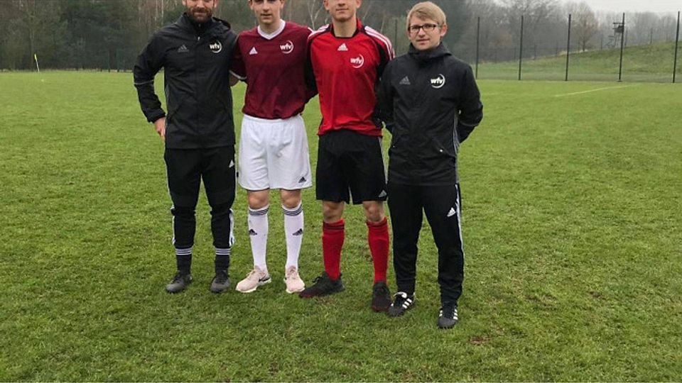 Erfolgreich in Hennef: „Co“ Valentin Nagengast (rechts) mit Trainer Steffen Sekler (links) und den beiden Spielern Dino Nuhanovic und Tom Österle. Foto: privat