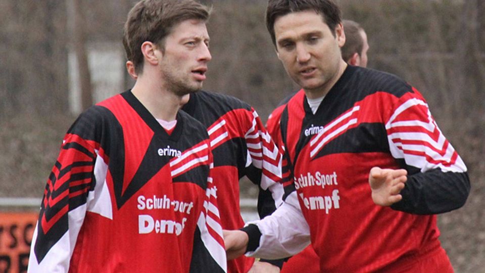 Trennen sich am Saisonende im gegenseitigen Einvernehmen: Der TSV Fischach und Spielertrainer Armin Bosch (rechts).  Foto: Karin Tautz