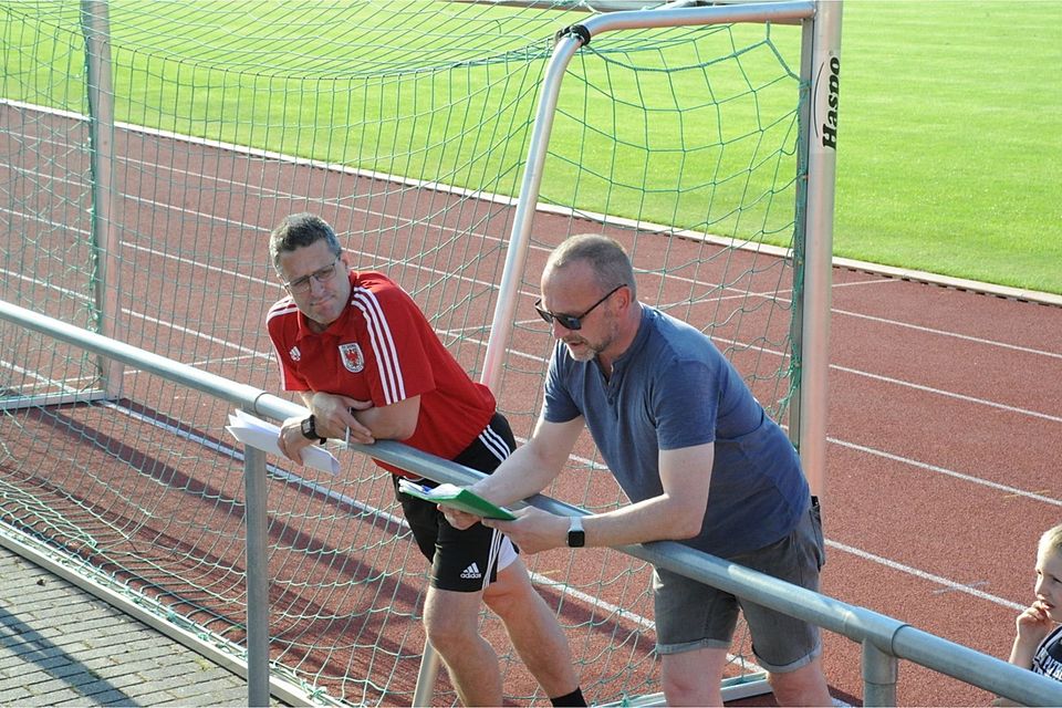 Trainer Steffen Lenz und Mario Rossnick (Vorstand) begrüßten die Mannschaft.