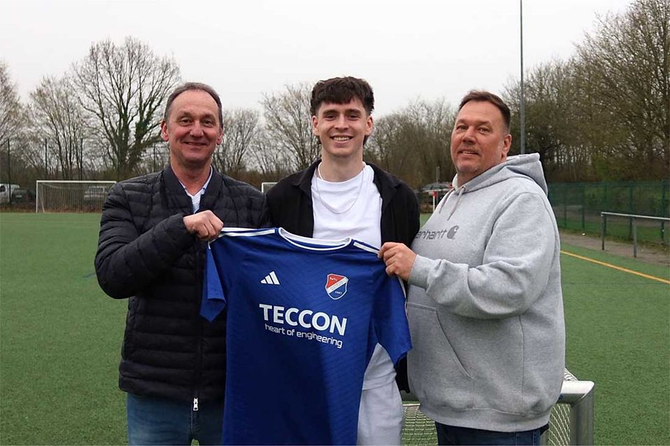 Hennes Graefe zwischen dem neuen Cheftrainer Heiko Dukats-Jadwizak und Co-Trainer Torben Bornhöft.