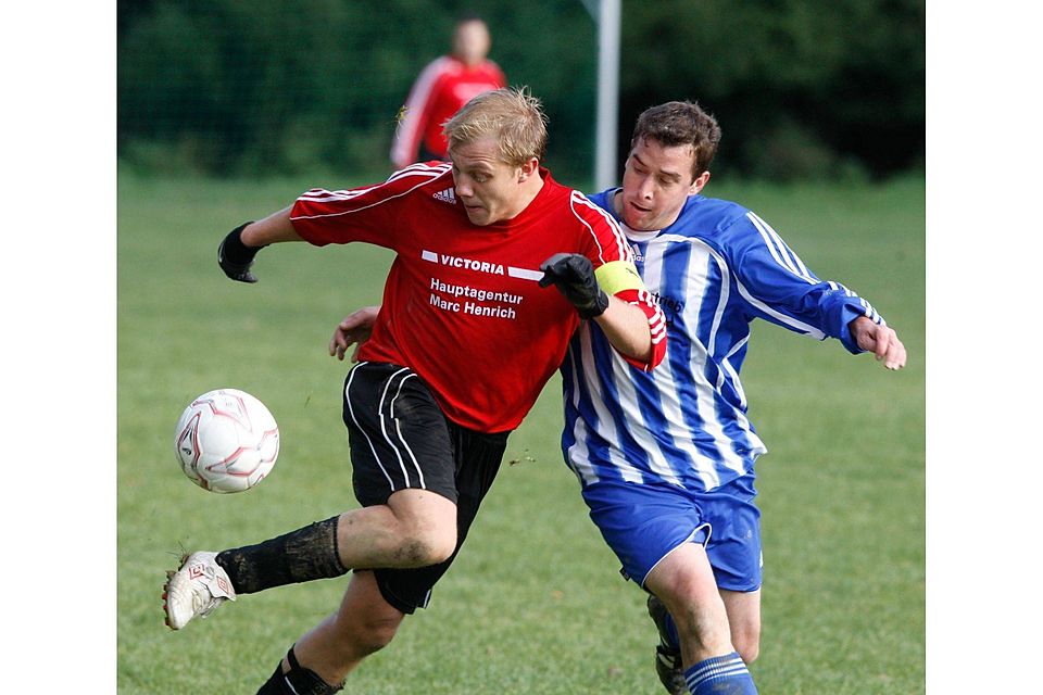 Hielt sein Team auf Kurs gen Spitzengruppe: Laufenseldens 1:0-Torschütze Olaf Posselmann (links). Archivfoto: rscp