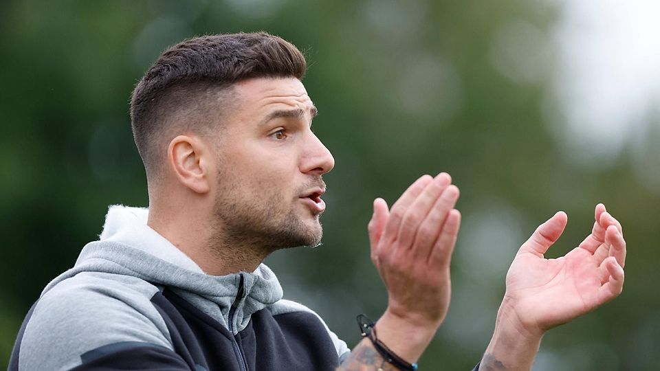 Aleks Petrovic hat als Trainer mit dem TSV Buchbach gegen Schweinfurt den zweiten Saisonsieg gefeiert.