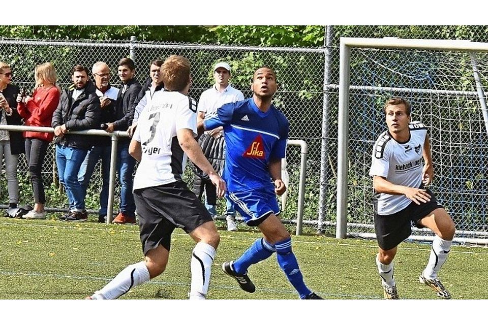 Spiel, drittes Tor: Gegen Bonlanden erzielte Stürmer Marvin Kellner (Mitte) den einzigen Treffer für den SC . Foto: Günter Bergmann