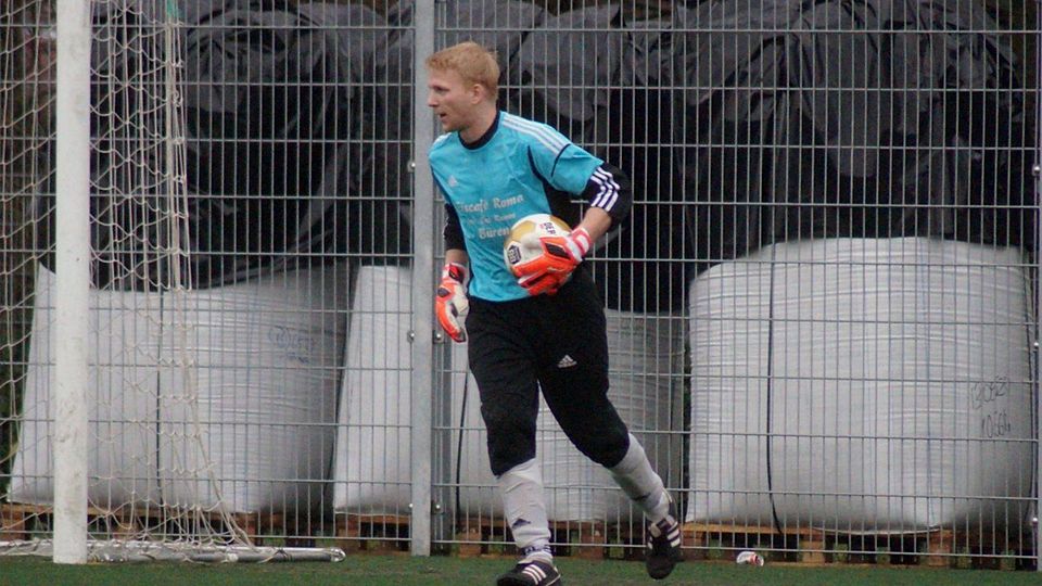 Büren Torwart Thomas Lagers ist gegen Scharmede gefordert seinen Kasten sauber zu halten, damit sein Team nicht auf den letzten Platz abrutscht.     F: Bokun