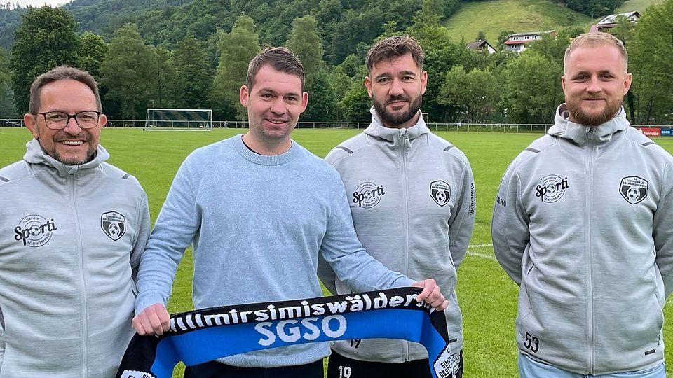  Mario Imhof (Zweiter von links)