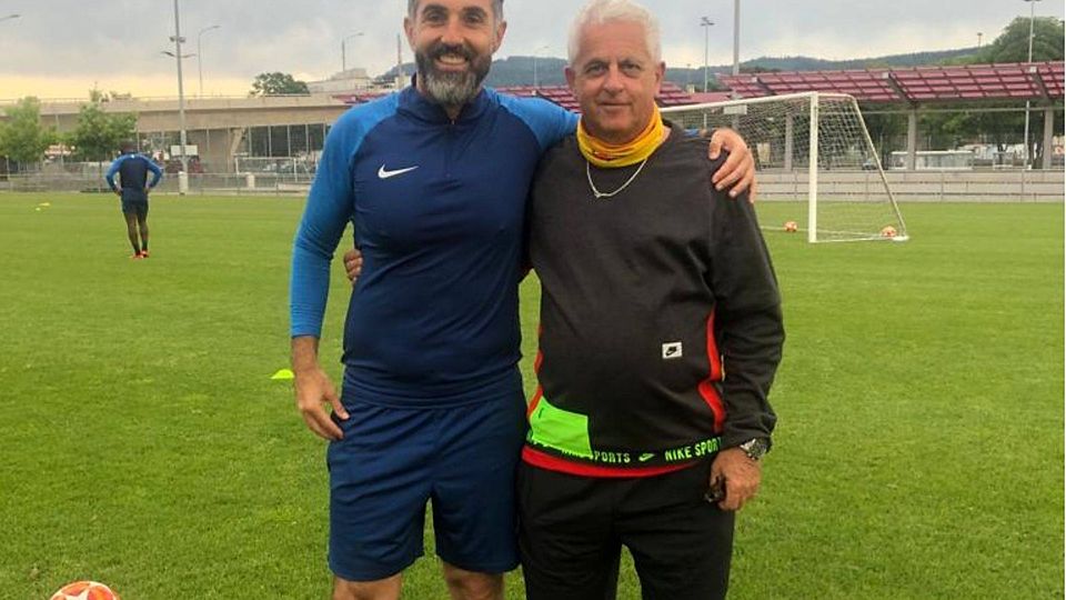 YF-Trainer Ergün Dogru mit Präsident Piero Bauert.