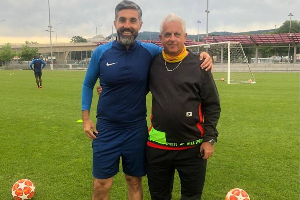 YF-Trainer Ergün Dogru mit Präsident Piero Bauert.