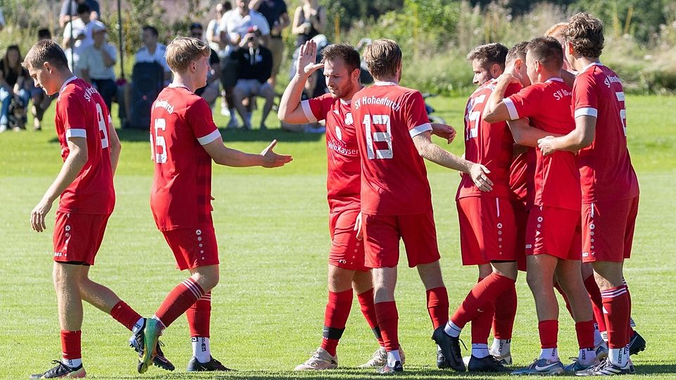 Fußball Saison 2025/26 Kreisklasse Jubelnde Spieler des SV Hohenfurch beim Heimsieg gegen den SV Igling am 31. August 2025