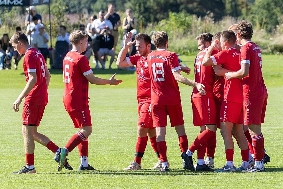 Fußball Saison 2025/26 Kreisklasse Jubelnde Spieler des SV Hohenfurch beim Heimsieg gegen den SV Igling am 31. August 2025 Fußball Saison 2025/26 Kreisklasse Jubelnde Spieler des SV Hohenfurch beim Heimsieg gegen den SV Igling am 31. August 2025