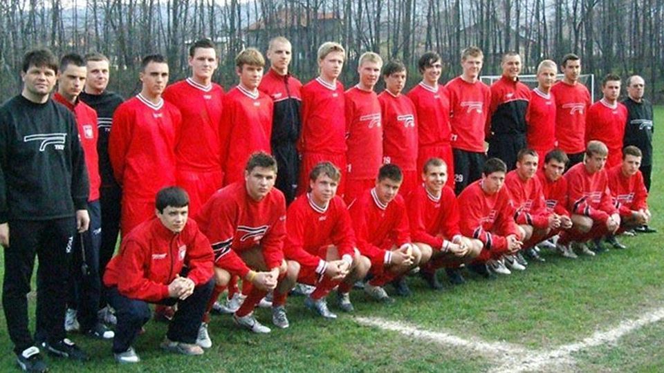 Beim Lehrgang der polnischen U17-Nationalmannschaft traf Michal Korenik (vorne rechts) nicht nur auf Robert Lewandowski (vorne, 5. von rechts). Auch Kamil Grosicki (links neben ihm) spielt aktuell in der polnischen Nationalelf.