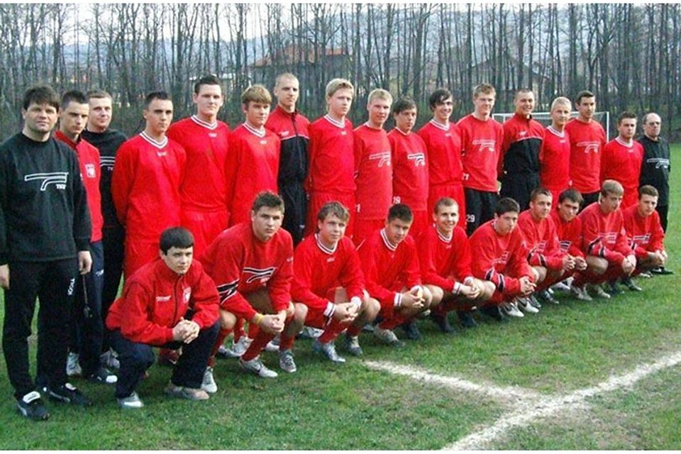Beim Lehrgang der polnischen U17-Nationalmannschaft traf Michal Korenik (vorne rechts) nicht nur auf Robert Lewandowski (vorne, 5. von rechts). Auch Kamil Grosicki (links neben ihm) spielt aktuell in der polnischen Nationalelf.