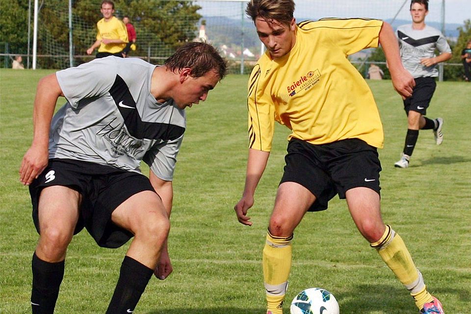 Sebastian Däubler (rechts) ist mit acht Treffern der torgefährlichste Spieler beim SV Hausen/Schopflohe.		F.: Klaus Jais