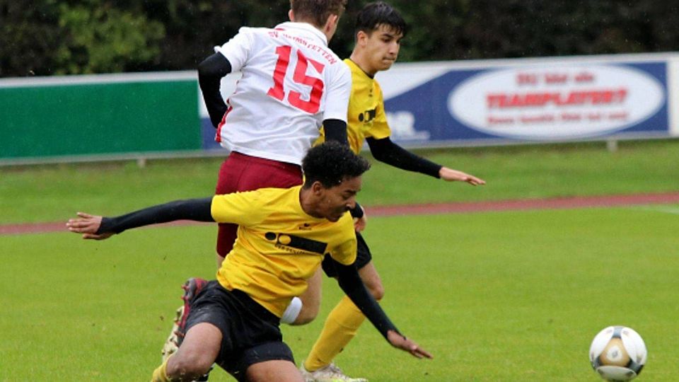 Auch wenn es nur zu einem 1:1 reichte: Die A-Junioren des SEF – vorne Anatoy Borri – verteidigten trotz des Unentschiedens Rang drei in der Bezirksoberliga.