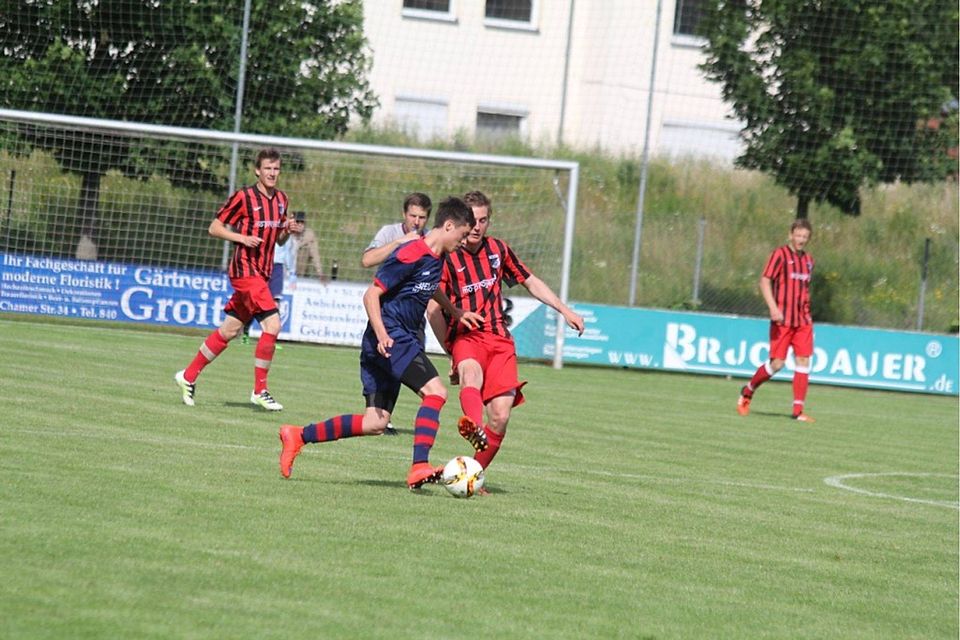 Keinen guten Start erwischte der 1. FC Bad Kötzting, mit der deutlichen Niederlage in Roding    Foto: Mühlbauer