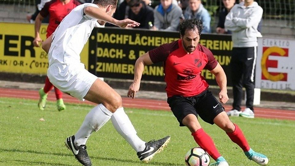 Christopher Nguyen von RW Darmstadt (rechts) im Duell mit Paul Wolf (TS Ober-Roden). Am Sonntag geht es für Rot-Weiß beim Hanauer SC um die nächsten Punkte.	Foto: Thomas Zöller