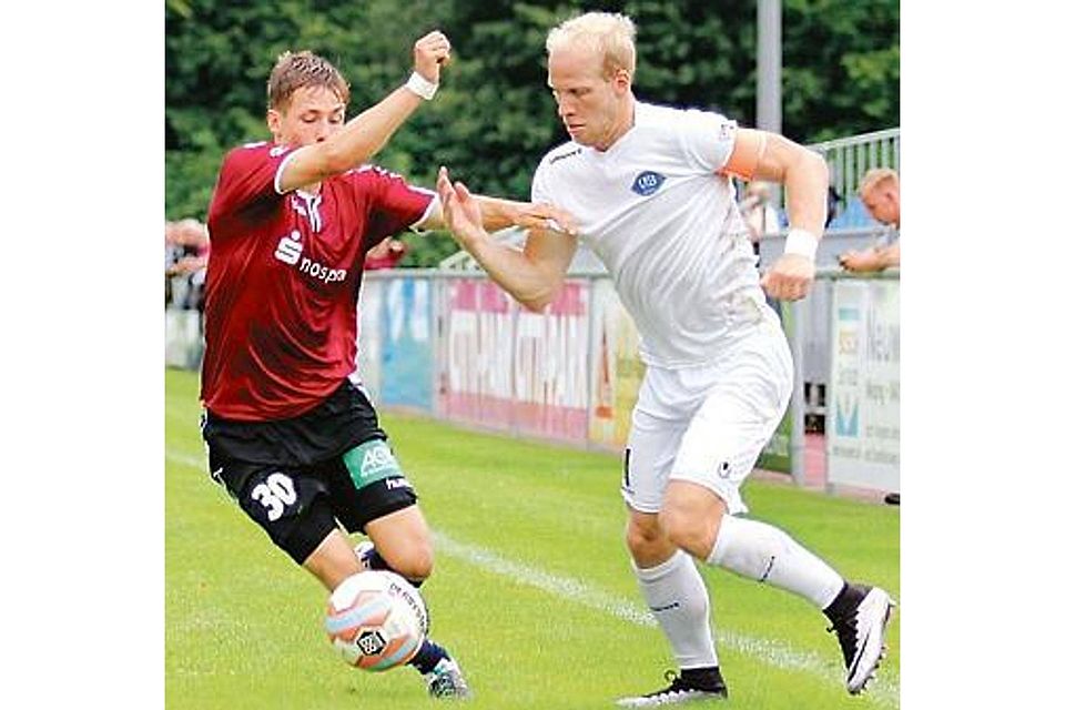 Abgedrängt wurden die Regionalliga-Fußballer des VfB Oldenburg um Thorsten Tönnies (rechts) am Sonntag von den Flensburgern. Wolfgang Wittig